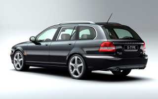 Jaguar X-Type (2001-2009) – оригинальный кот на дороге