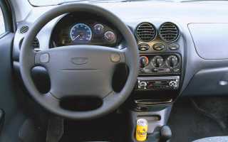 Как открыть капот на матизе без тросика