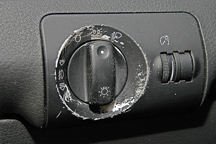 Износ переключателя режим освещения.