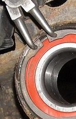 как поменять сутпичный подшипник своими руками