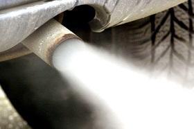 белый дым из выхлопной трубы