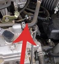 запах бензина +в салоне автомобиля