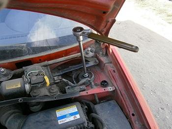 замена стойки амортизатора