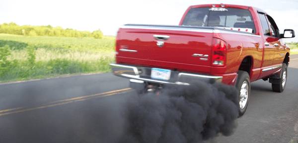 черный дым из выхлопной трубы