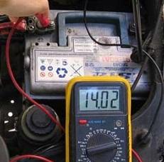 как найти утечку тока на автомобиле
