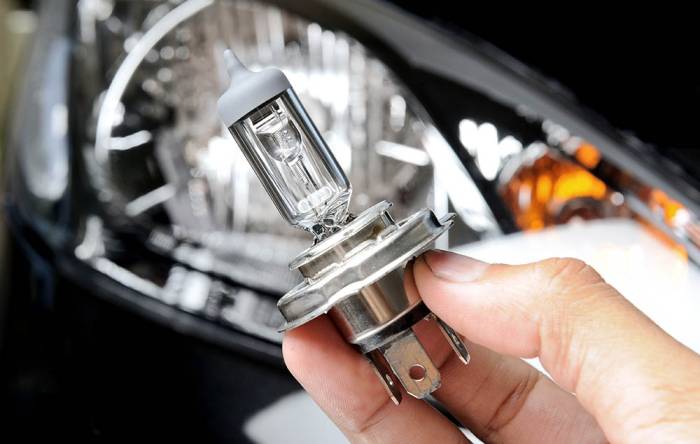 Замена ламп в автомобильных фарах Лампа для автомобиля