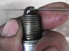 регулировка зазора на свечах зажигания