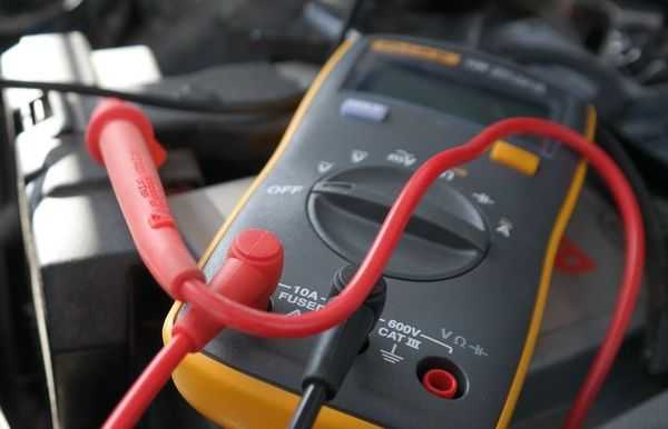 В чём причина тока утечки аккумулятора?