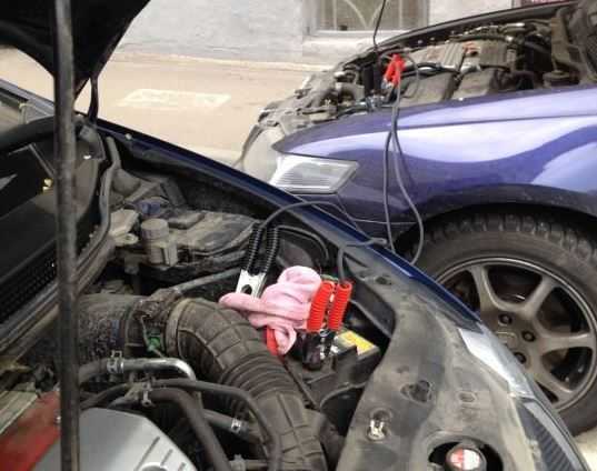 Прикуривание аккумулятора от другой машины