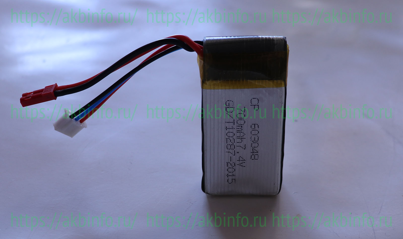 Фото литий─полимерный аккумулятор 7,4 вольта, 700 мАч