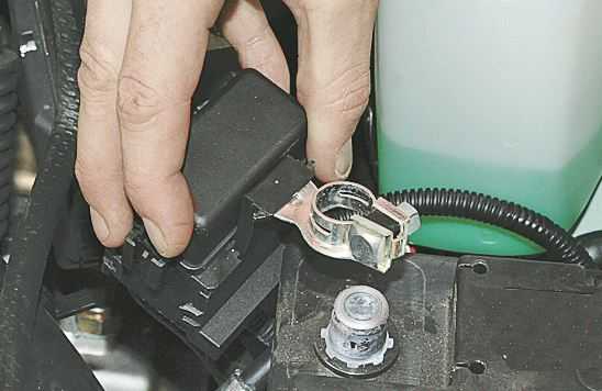 Зачем может понадобиться снятие аккумулятора