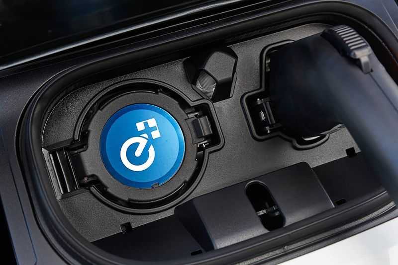 Зарядный порт Nissan Leaf