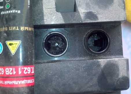 Электролит замерзает при пониженной плотности