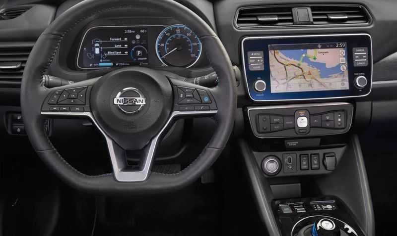 Рулевое колесо и приборная панель