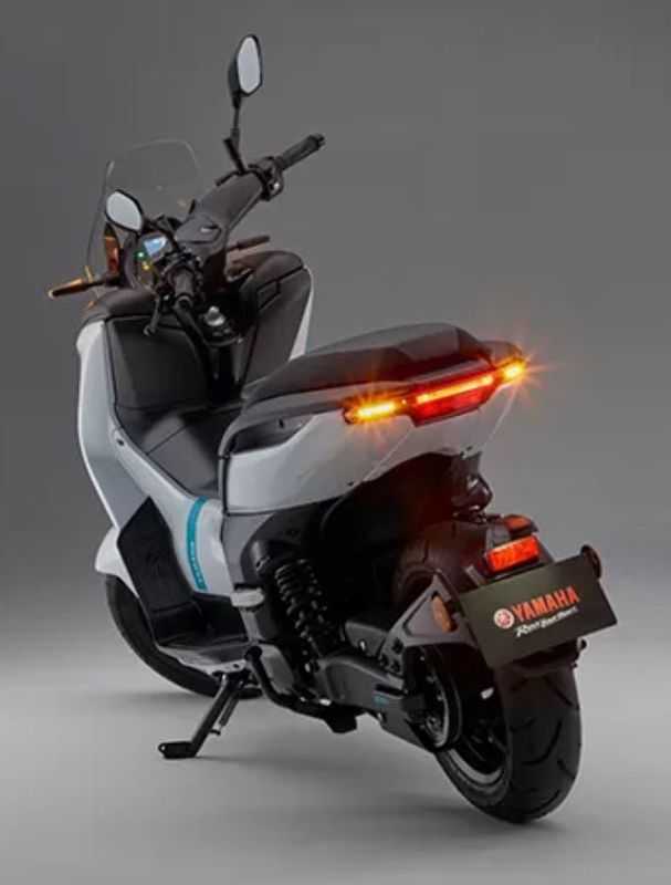 Электроскутер Yamaha E01