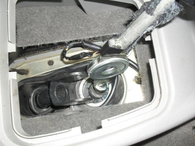 Исправляем рычаг скоростей при помощи банки Исправляем рычаг скоростей при помощи банки