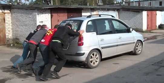 Завести двигатель можно "с толкача" или на буксире