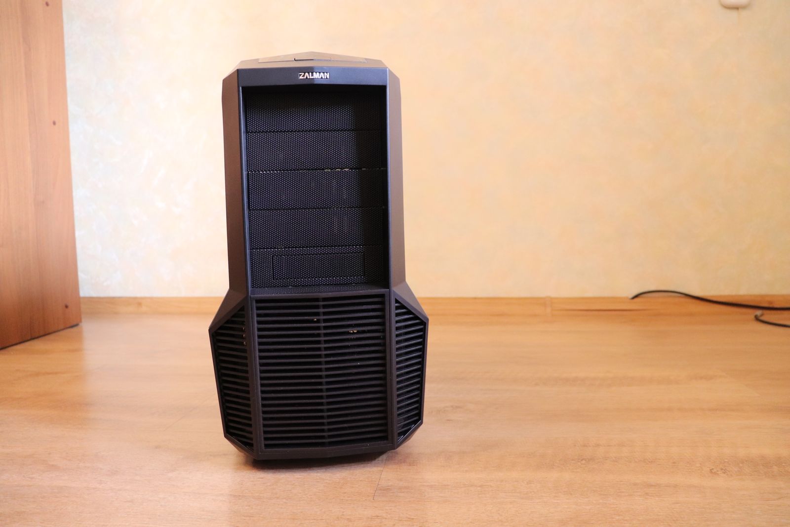 Лицевая панель корпуса