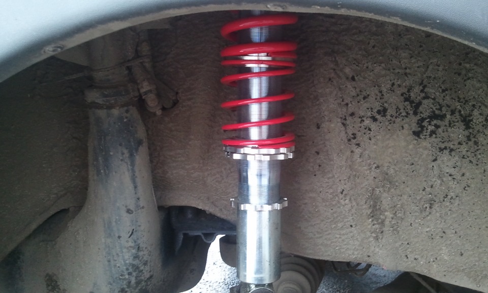 Установленный койловер на Гранте Койловер на авто