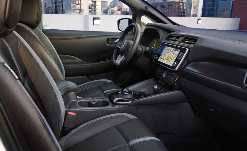 Передний ряд сидений