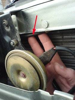 Открываем капот своими руками если порвался тросик