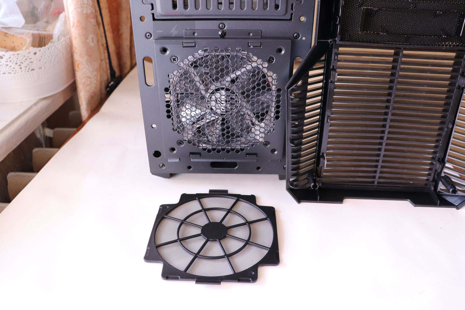 Вентилятор 120 мм на передней панели