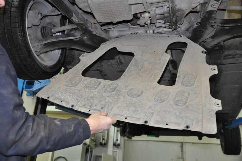 Демонтаж защиты двигателя Защитная крышка