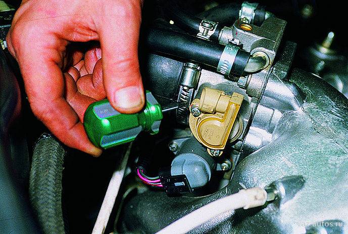 Демонтаж датчика дроссельной заслонки Ремонт датчика дроссельной заслонки