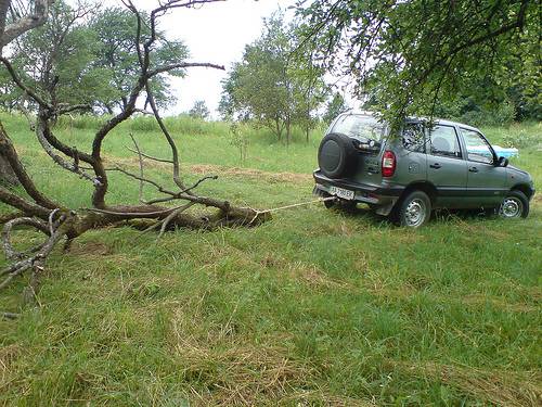 Джипу не страшно бездорожье Джипу ни по чем любая дорога