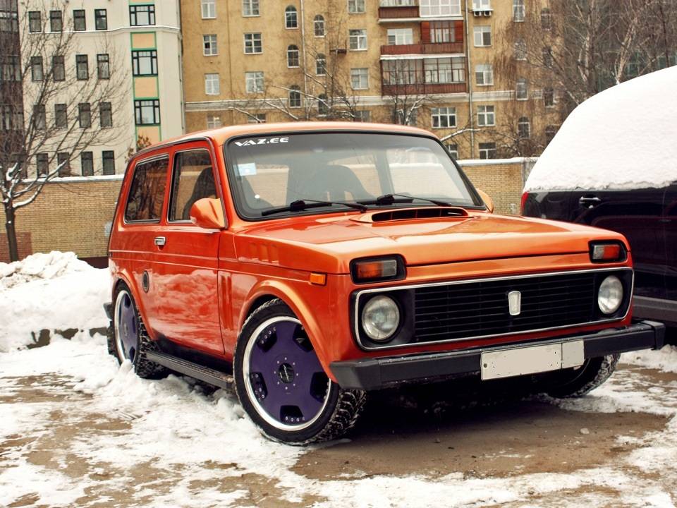 Эффектно покрашенные диски Эффектная обувка Нивы