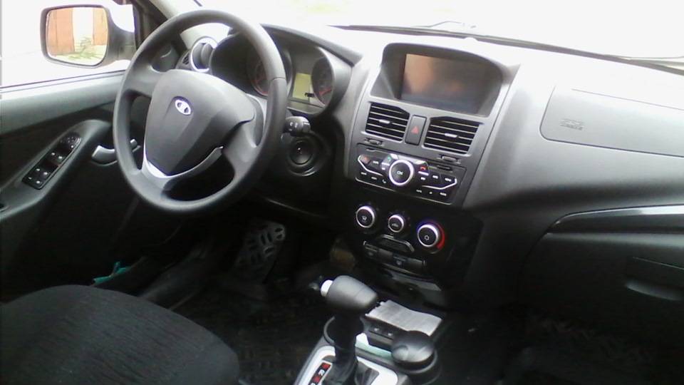 Комфортабельный интерьер машины