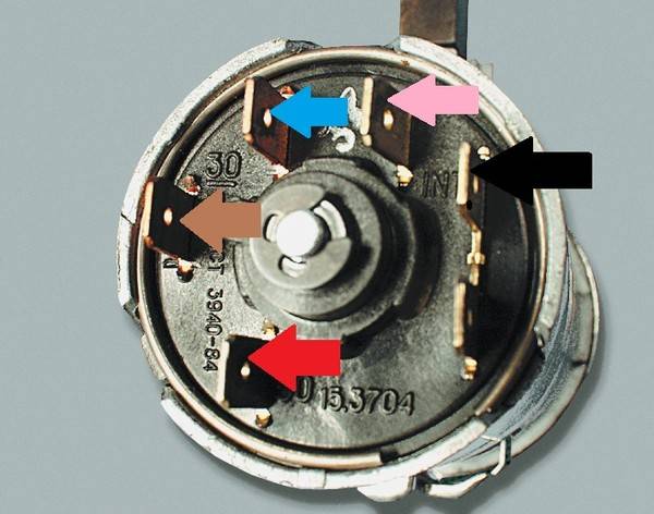 Места крепления кабелей проводки Места соединения проводов проводки