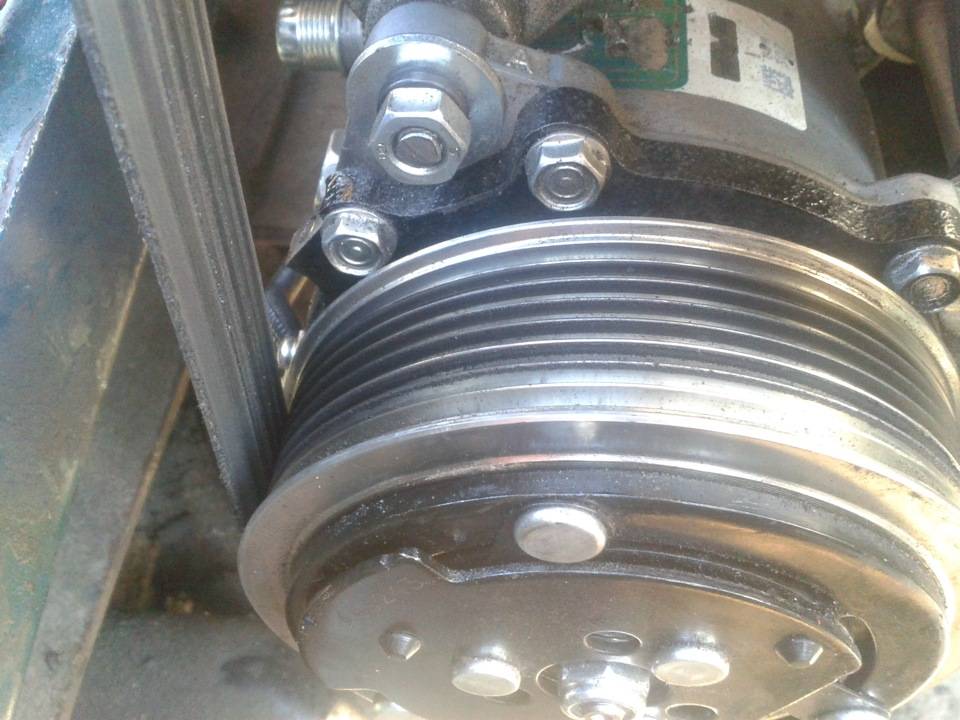 Натяжитель ремня Это натяжитель ремня