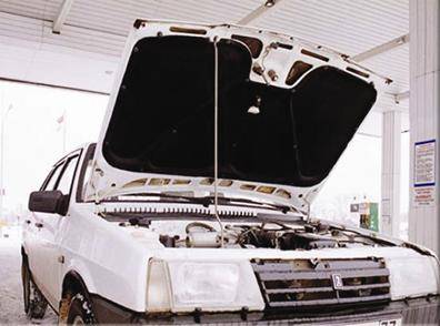 Открытый капот Открытый капот авто
