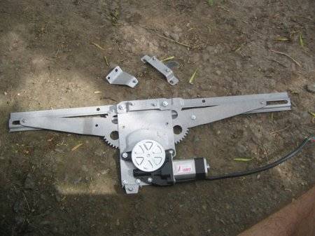 Отвечает за движение стекол Отвечает за стекла