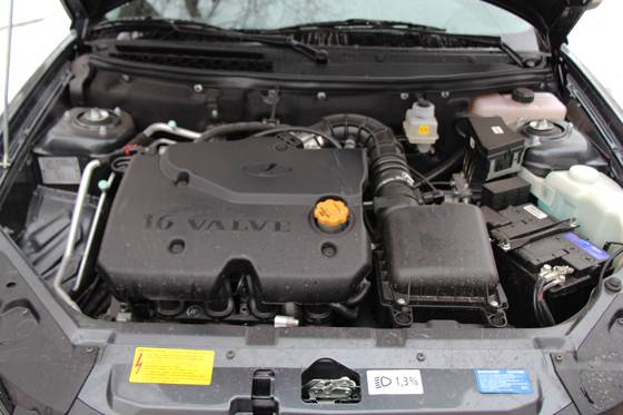 Под капотом Под капотом у автомобиля