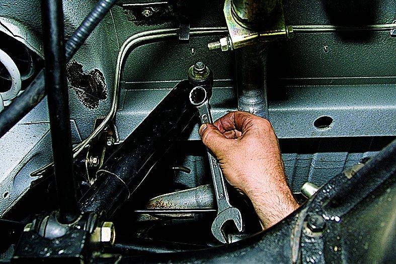 Процесс замены амортизатора Смена амортизатора