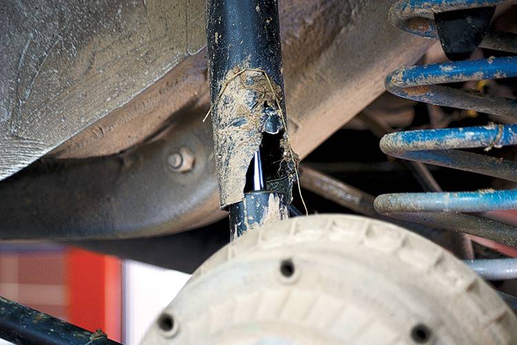 Пыльник амортизатора Поврежденный пыльник амортизатора