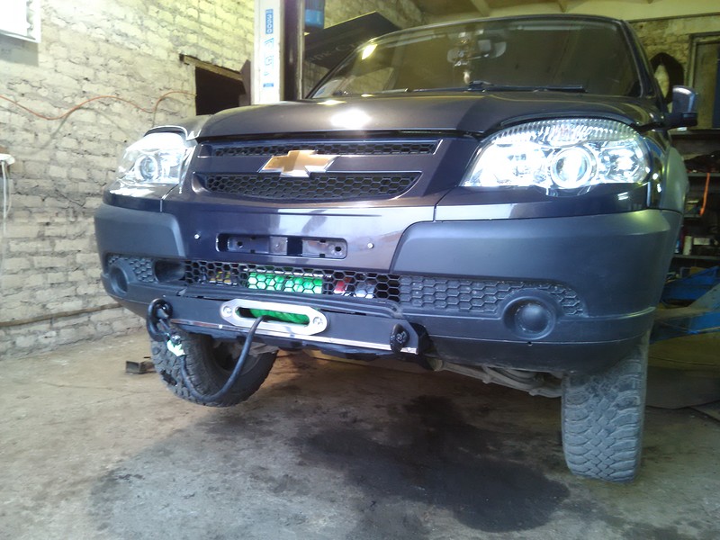 Cкрытая лебедка на Ниве Шевроле Расположение лебедки