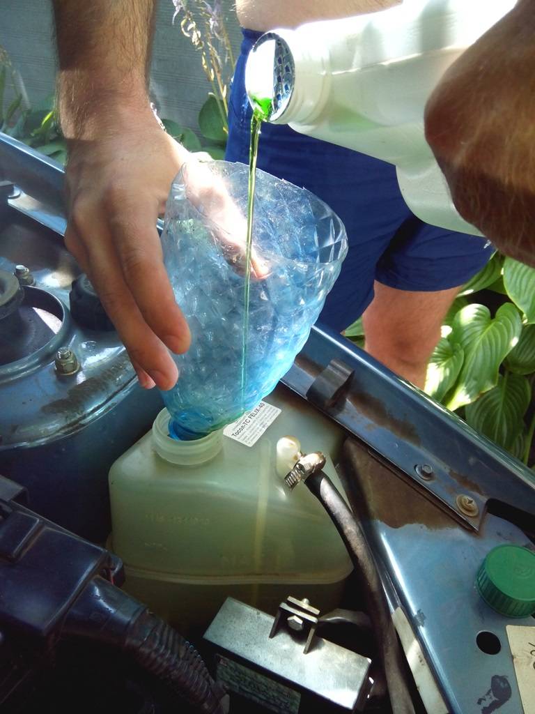 Следите за антифризом Заливка антифриза