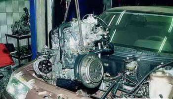 Снимаем двигатель автомобиля