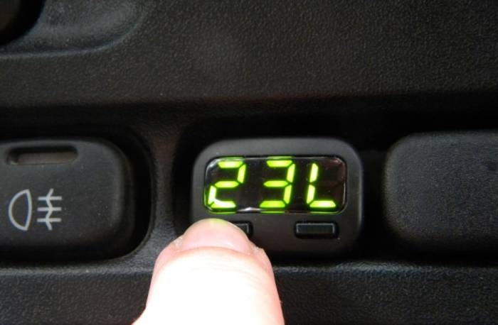 Управление работой устройства Водитель управляет устройством