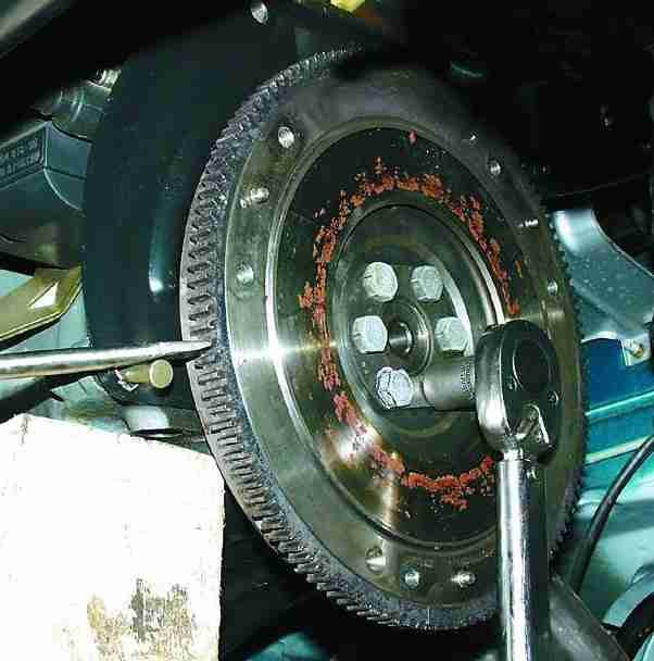 Установка маховика Устанавливаем маховик