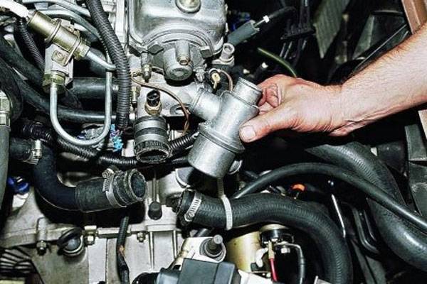 Установка новой детали Замена детали на авто