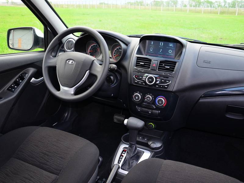 В салоне авто Богатый и комфортный салон