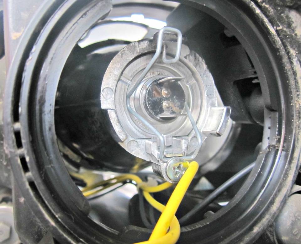 Замена ближнего света Смена лампочки в ближнем свете