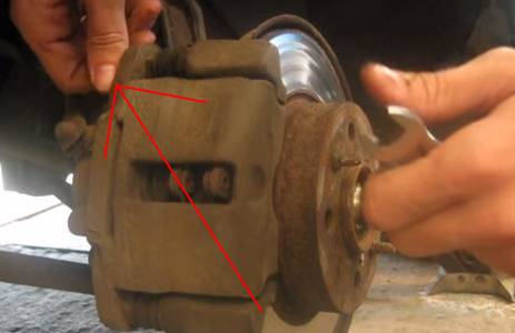 Замена передних накладок Демонтаж передних накладок для замены