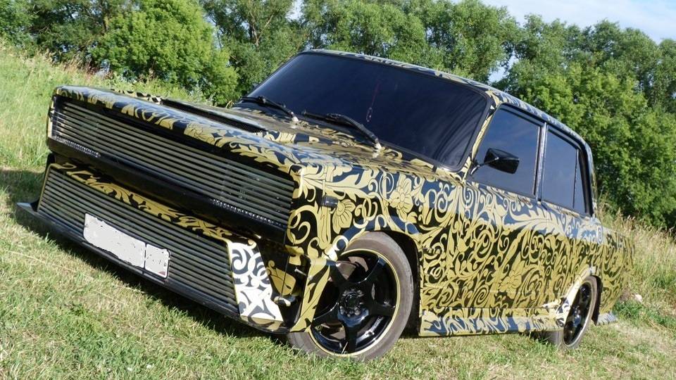 Золотисный узор Кузов в золотистом узоре