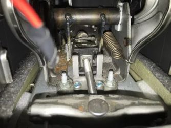 Как натянуть ручник на шевроле круз?