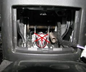 Как натянуть ручник на шевроле круз?